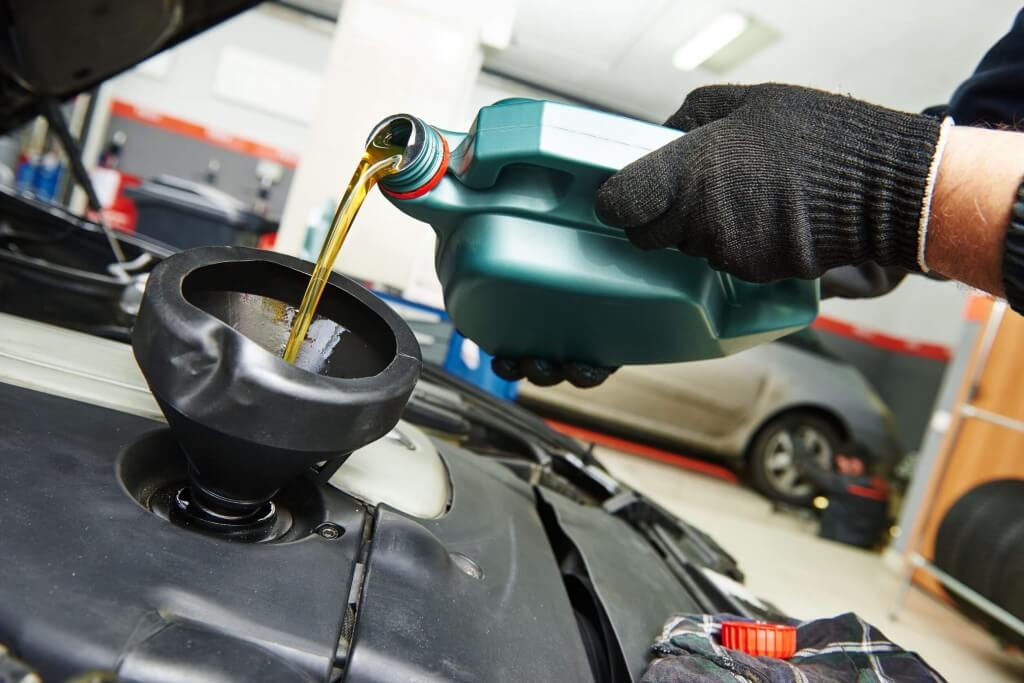 Cada cuánto debo realizar cambio de aceite en autos